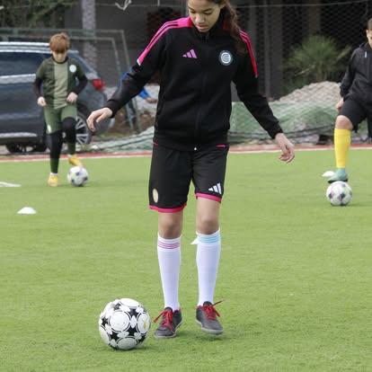 Fille dribble